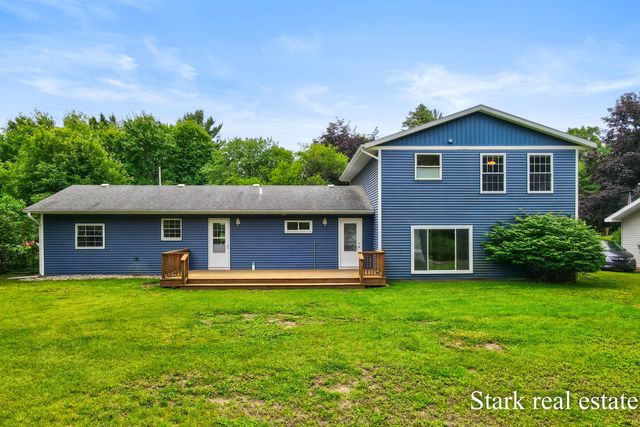3758 E Sternberg Road, Fruitport, MI 49415