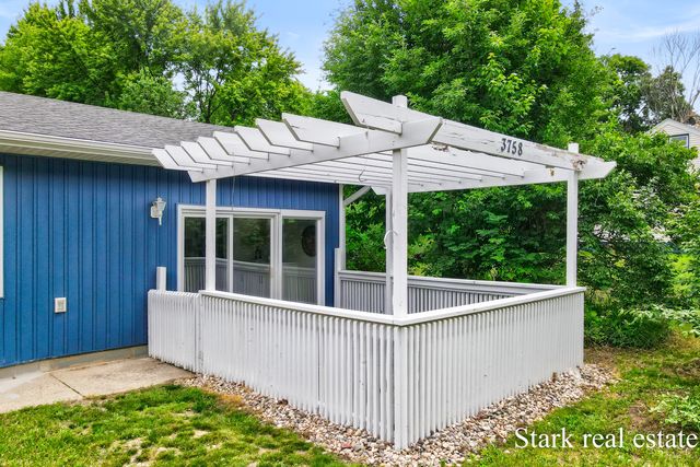 3758 E Sternberg Road, Fruitport, MI 49415