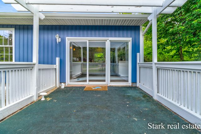 3758 E Sternberg Road, Fruitport, MI 49415