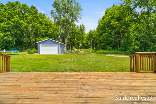 3758 E Sternberg Road, Fruitport, MI 49415