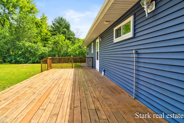 3758 E Sternberg Road, Fruitport, MI 49415