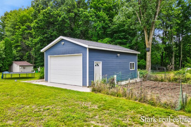 3758 E Sternberg Road, Fruitport, MI 49415
