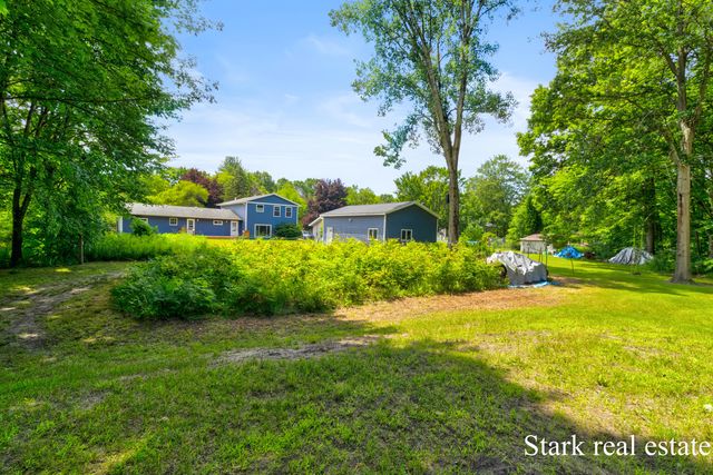 3758 E Sternberg Road, Fruitport, MI 49415