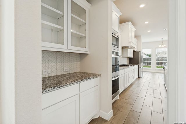 380 Valiant Valley, Cibolo, TX 78108