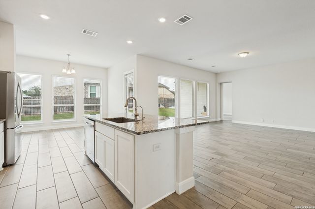 380 Valiant Valley, Cibolo, TX 78108