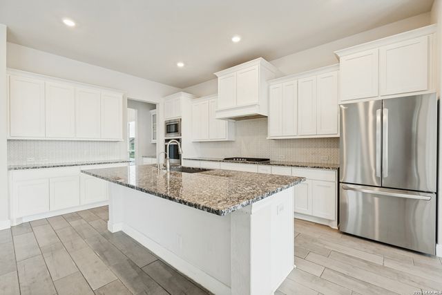 380 Valiant Valley, Cibolo, TX 78108