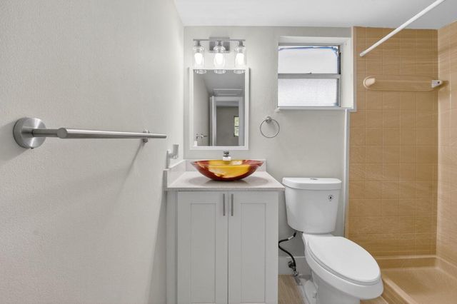 2213 NE 1st Court 204, Boynton Beach, FL 33435