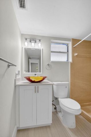 2213 NE 1st Court 204, Boynton Beach, FL 33435