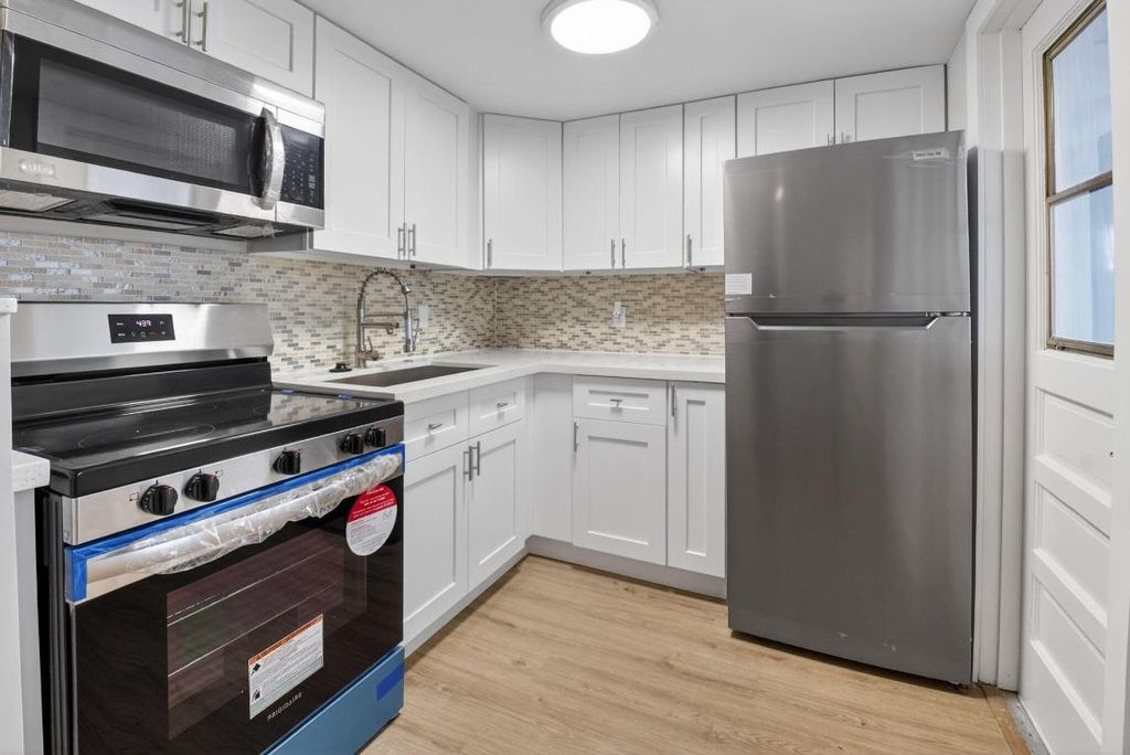 2213 NE 1st Court 204, Boynton Beach, FL 33435