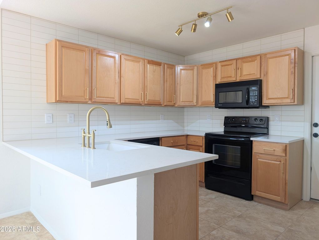 11807 N 76TH Avenue, Peoria, AZ 85345