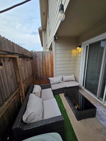 10615 Briar Forest Drive 1001, Houston, TX 77042