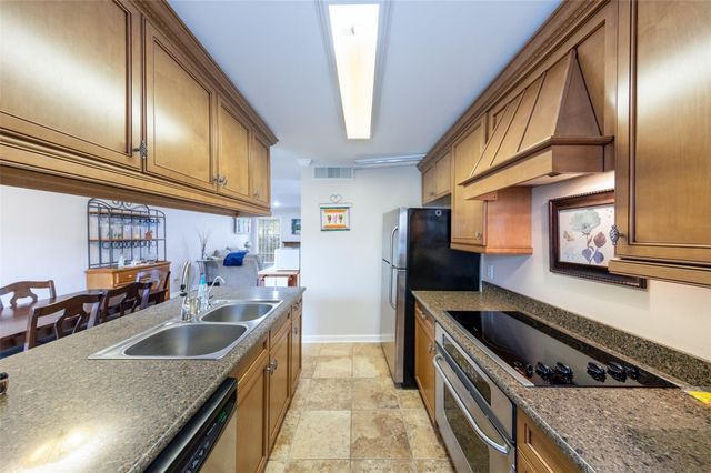 10615 Briar Forest Drive 1001, Houston, TX 77042
