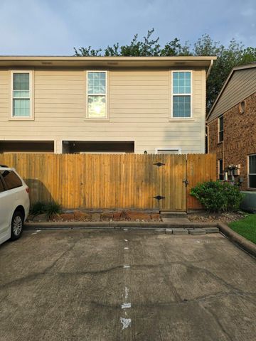 10615 Briar Forest Drive 1001, Houston, TX 77042
