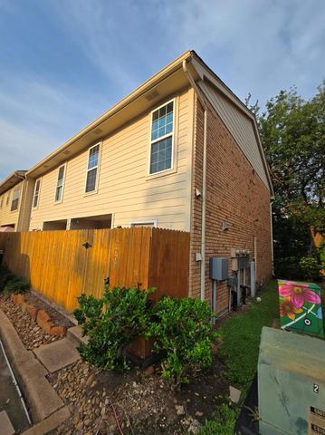 10615 Briar Forest Drive 1001, Houston, TX 77042