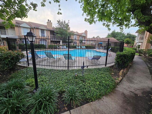10615 Briar Forest Drive 1001, Houston, TX 77042