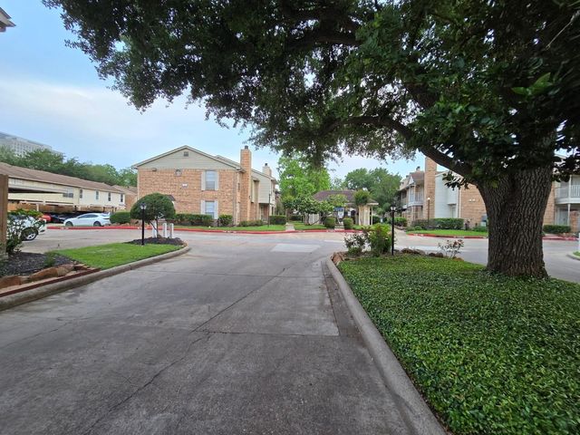 10615 Briar Forest Drive 1001, Houston, TX 77042