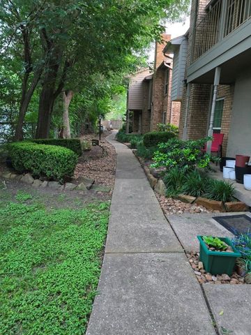 10615 Briar Forest Drive 1001, Houston, TX 77042