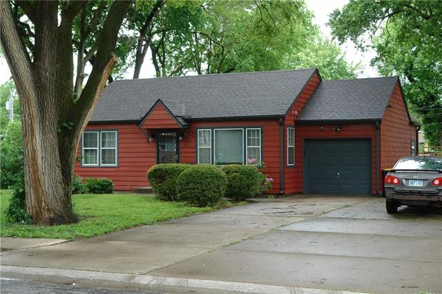8212 Mackey Street, Overland Park, KS 66204