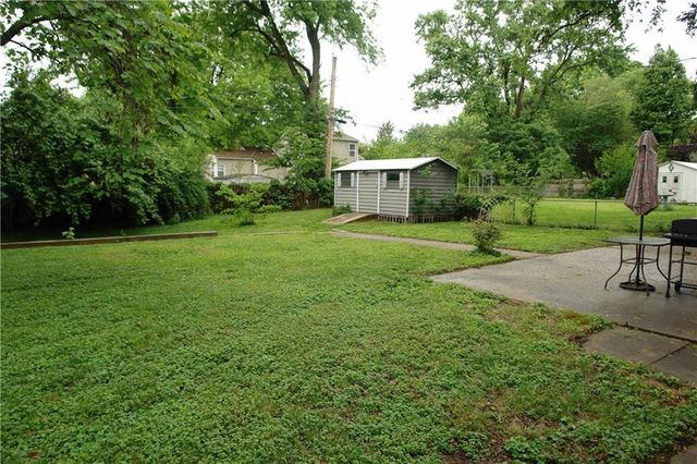 8212 Mackey Street, Overland Park, KS 66204