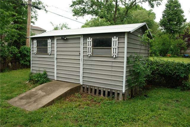 8212 Mackey Street, Overland Park, KS 66204