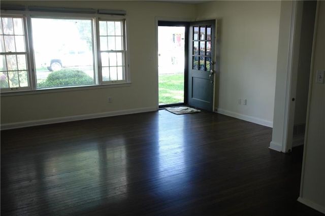 8212 Mackey Street, Overland Park, KS 66204
