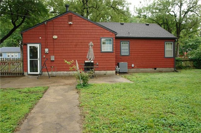 8212 Mackey Street, Overland Park, KS 66204