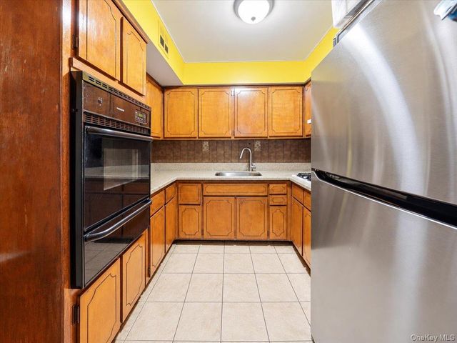 3919 Grace Avenue, Bronx, NY 10466