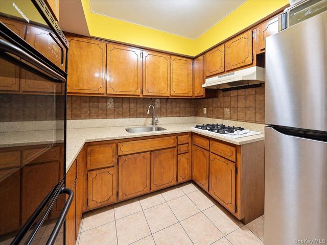 3919 Grace Avenue, Bronx, NY 10466