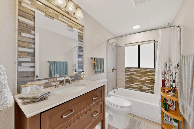 11524 Love Avenue NE, Albuquerque, NM 87112