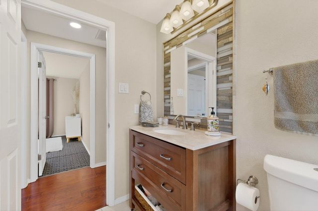 11524 Love Avenue NE, Albuquerque, NM 87112