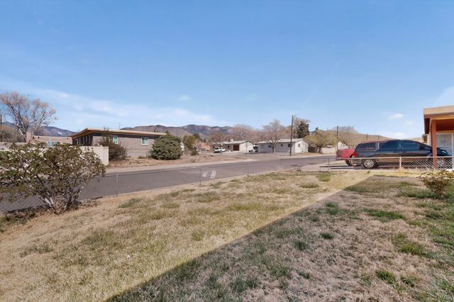 11524 Love Avenue NE, Albuquerque, NM 87112