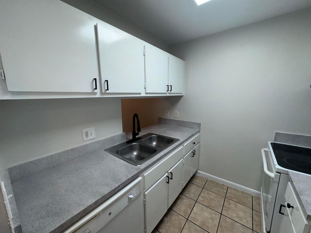 1790 Abbey Road 102, West Palm Beach, FL 33415