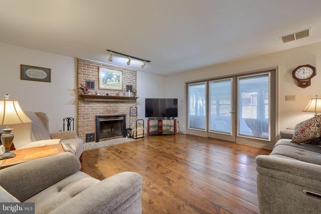 5047 ORE BANK RD, York, PA 17406