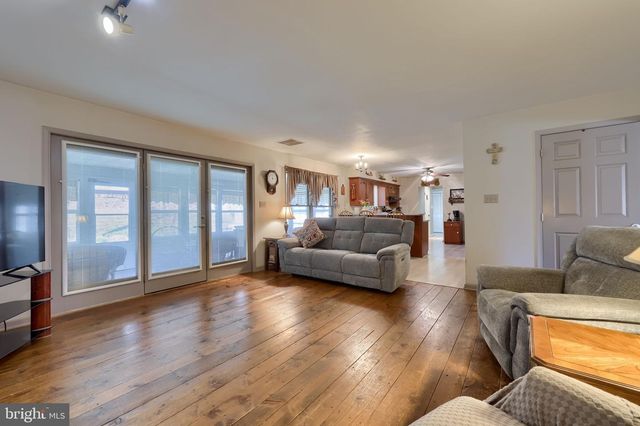 5047 ORE BANK RD, York, PA 17406