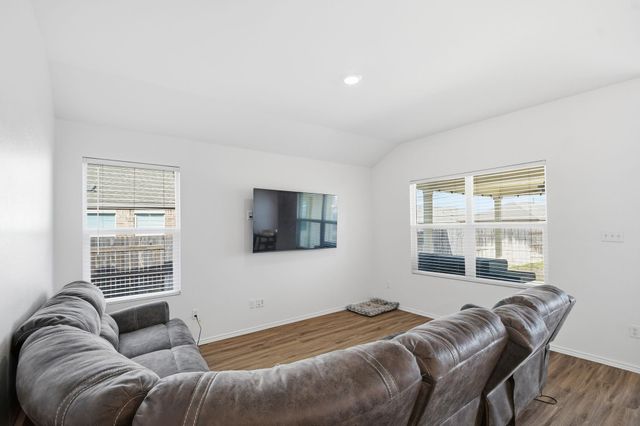 287 George Neggan LN, Bastrop, TX 78602