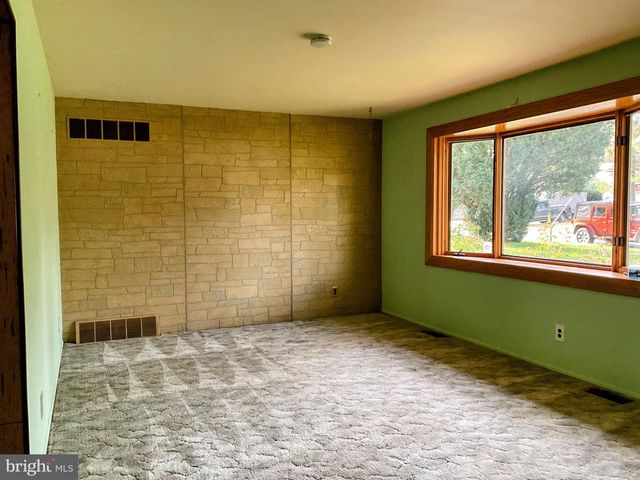 207 HIGHLAND AVE, Sewell, NJ 08080