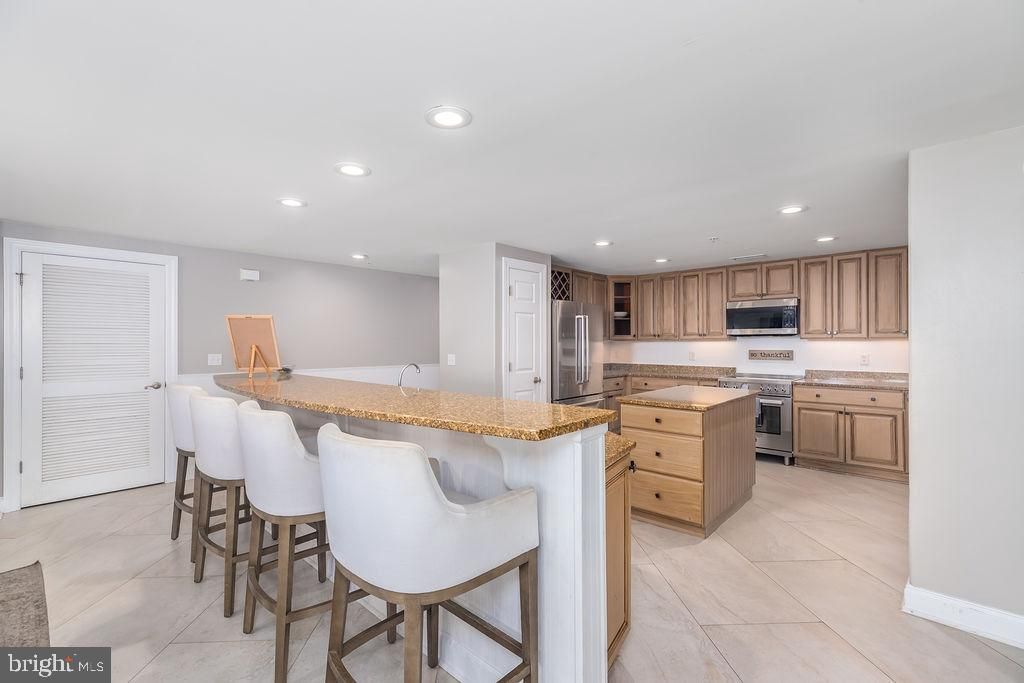Image 14 of property listing at 6 7TH ST #601, Ocean City, MD 21842