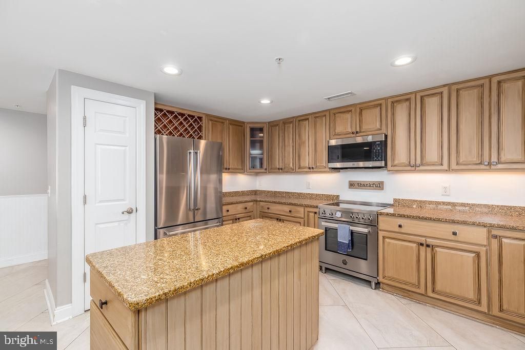 Image 16 of property listing at 6 7TH ST #601, Ocean City, MD 21842