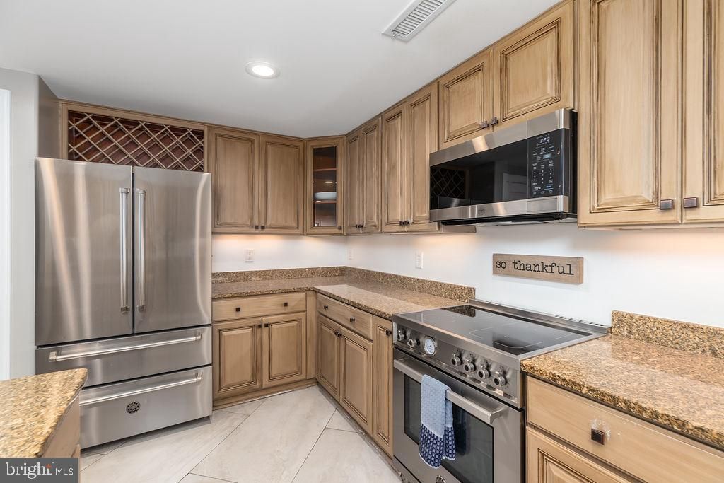 Image 17 of property listing at 6 7TH ST #601, Ocean City, MD 21842