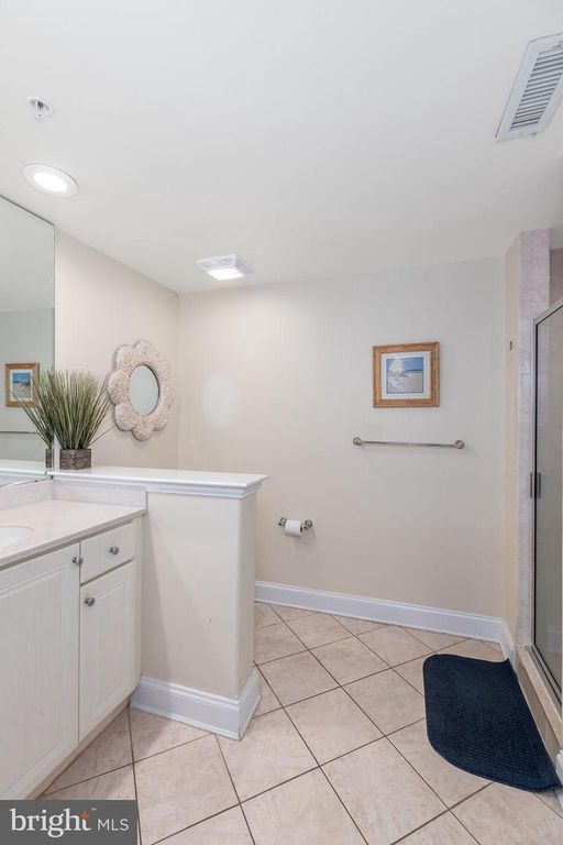 Image 29 of property listing at 6 7TH ST #601, Ocean City, MD 21842