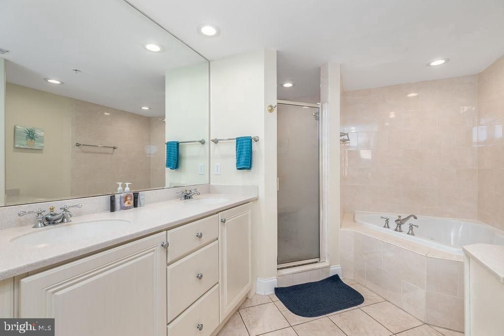 Image 42 of property listing at 6 7TH ST #601, Ocean City, MD 21842