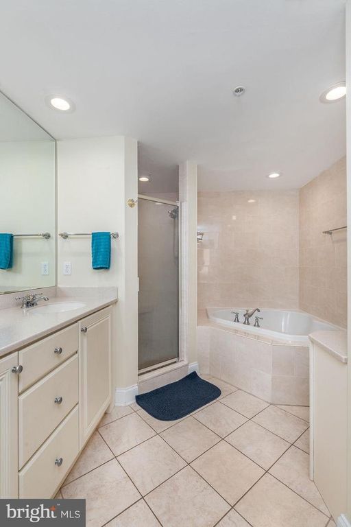 Image 43 of property listing at 6 7TH ST #601, Ocean City, MD 21842