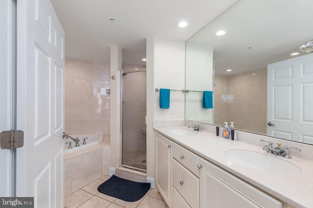 Image 48 of property listing at 6 7TH ST #601, Ocean City, MD 21842