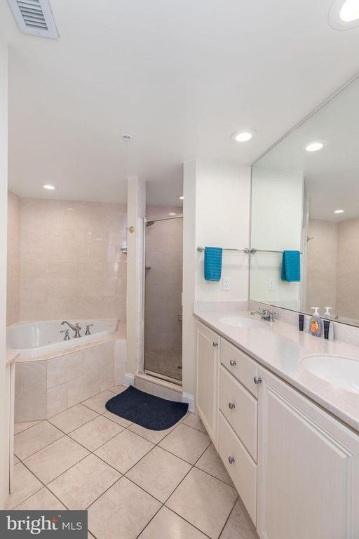 Image 49 of property listing at 6 7TH ST #601, Ocean City, MD 21842