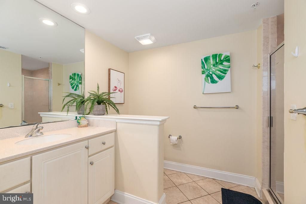 Image 54 of property listing at 6 7TH ST #601, Ocean City, MD 21842