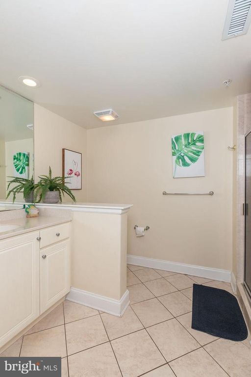 Image 55 of property listing at 6 7TH ST #601, Ocean City, MD 21842