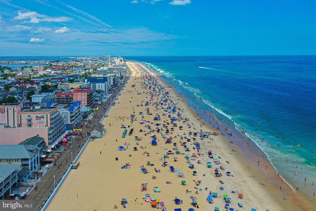 Image 58 of property listing at 6 7TH ST #601, Ocean City, MD 21842