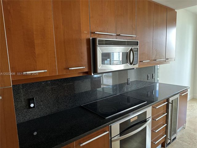 901 Brickell Key Blvd 2005, Miami, FL 33131
