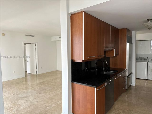 901 Brickell Key Blvd 2005, Miami, FL 33131