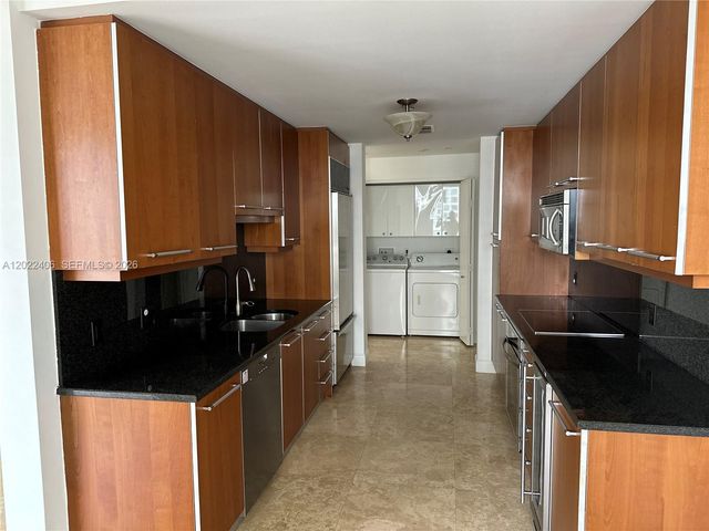 901 Brickell Key Blvd 2005, Miami, FL 33131